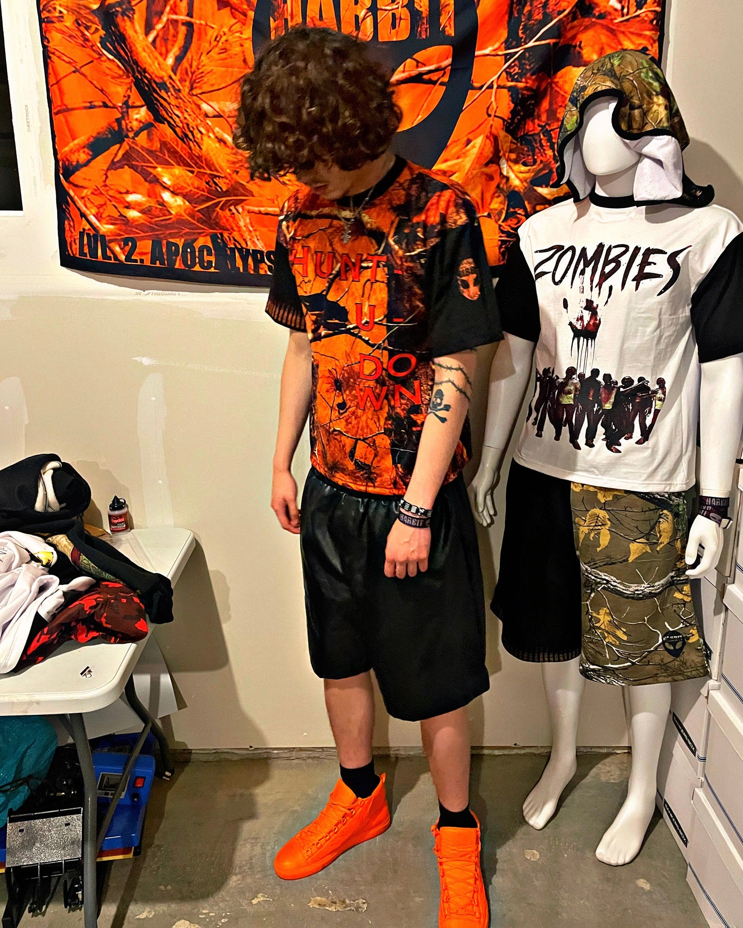 “HUNT-U-DOWN” TEE