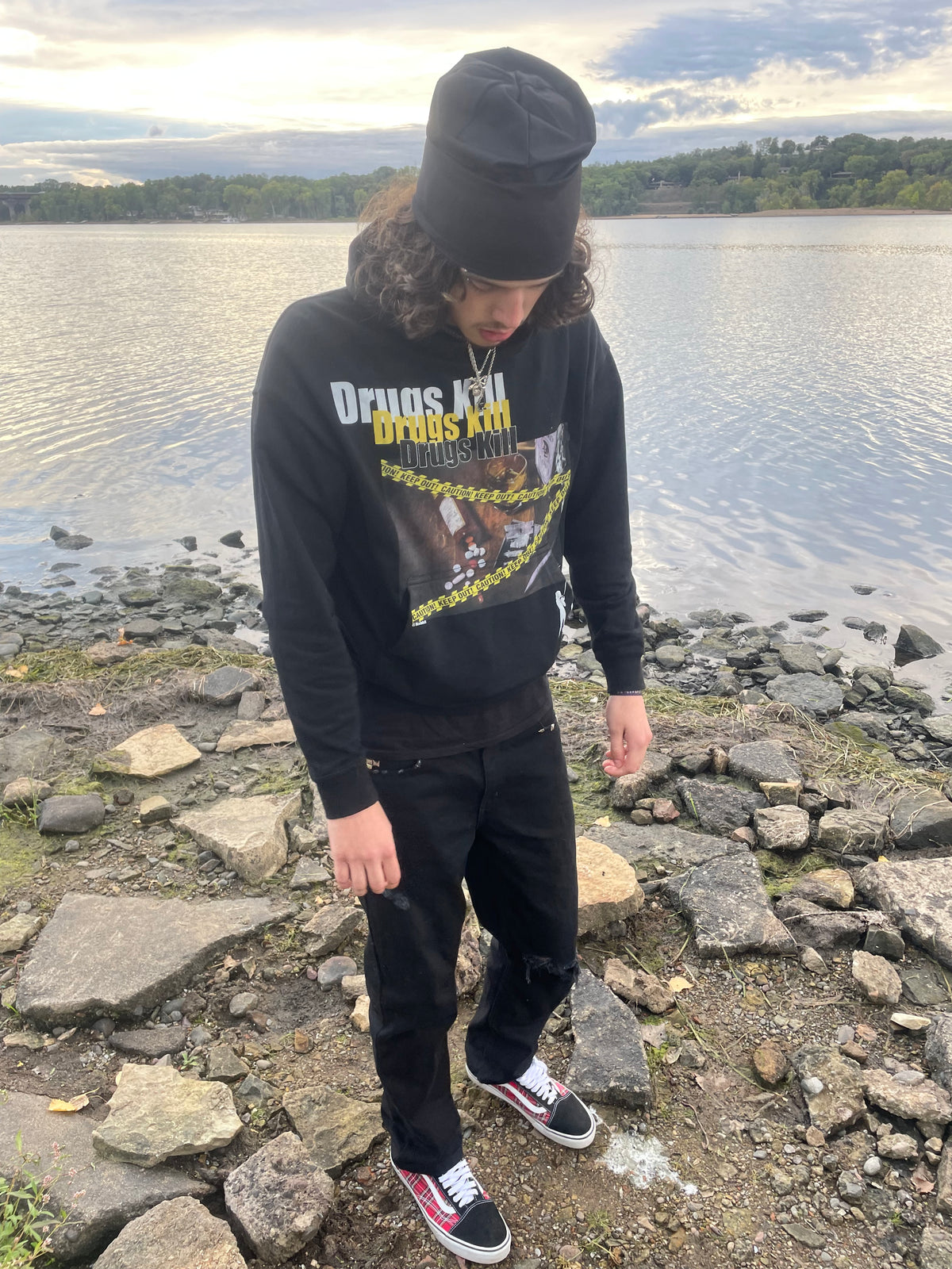 “DR*GS KILL” hoodie